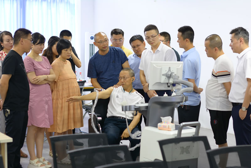 綿陽(yáng)市、江油市醫(yī)療領(lǐng)航者蒞臨我司，共繪健康未來(lái)新篇章！3.jpg