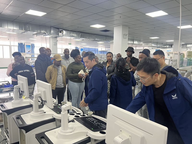 綿陽(yáng)非洲留學(xué)生團(tuán)參訪我司工廠，共促中外國(guó)際交流與商務(wù)合作新篇章！5.jpg