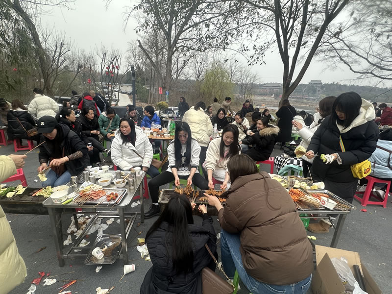 綿陽市先鋒醫(yī)療器械有限公司—— 慶?！?.8婦女節(jié)”，共赴燒烤盛宴，致敬巾幗風采1.jpg
